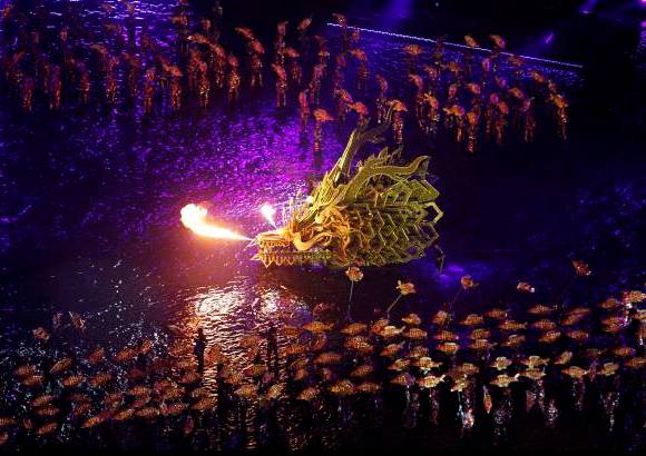 Reuters - La ceremonia se realizó en el mayor escenario flotante del mundo, en Marina Bay.