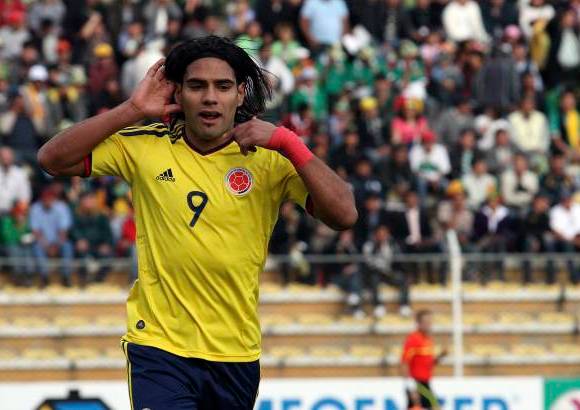 Reuters - Con un gol en los descuentos de Radamel Falcao Garc&#237;a, Colombia logr&#243; este martes 11 de octubre de 2011 una victoria in&#233;dita en la altura de La Paz al vencer por 2-1 a Bolivia, un estreno m&#225;s que espl&#233;ndido para su campa&#241;a en las eliminatorias de la Copa del Mundo de Brasil 2014.