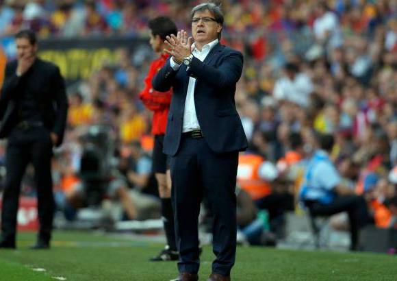 AP - El t&#233;cnico del Barcelona, Gerardo Martino, renunci&#243; a la direcci&#243;n del equipo una vez terminado el partido.