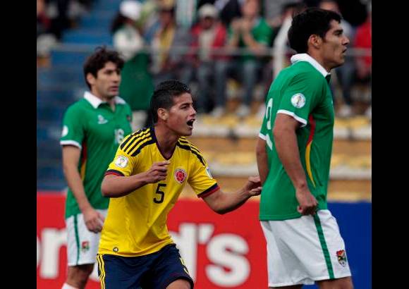 Reuters - James Rodr&#237;guez, que ven&#237;a de ser figura en el pasado Mundial sub-20 en el que Colombia lleg&#243; hasta los cuartos de final, mostr&#243; que en la de mayores tambi&#233;n puede aportar todo su talento y gener&#243; varias jugadas peligrosas.