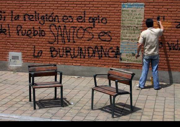 R&#243;binson S&#225;enz - En Medell&#237;n, aunque no hubo desmanes ni des&#243;rdenes, hubo encapuchados que aprovecharon para dejar su mancha de odio en cuanta pared encontraron a su paso.