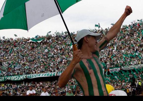 Jaime P&#233;rez - Los hinchas se pudieron su mejor pinta para su d&#237;a.