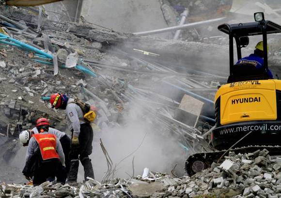 Esteban Vanegas - La torre seis del conjunto residencial Space se derrumb&#243; el pasado s&#225;bado 12 de octubre, a las 8:20 p.m.