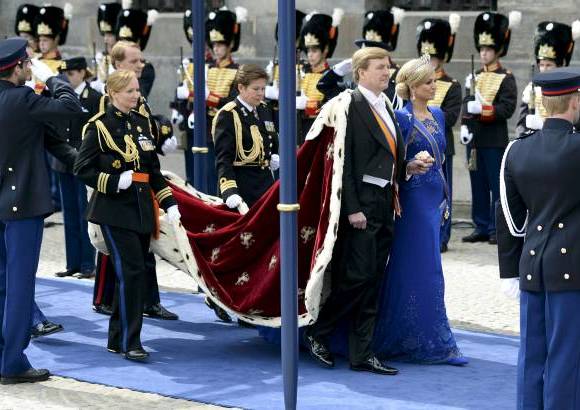 Reuters - El cortejo real salió desde el palacio de Amsterdam hasta la Nieuwe Kerk (Iglesia nueva).