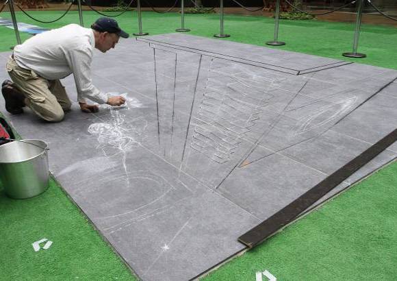 R&#243;binson S&#225;enz - El artista brit&#225;nico Julian Beever se especializ&#243; en el manejo de la &#243;ptica para crear efectos tridimensionales con sus pinturas hechas con tiza. Un trabajo que va de la calle a un centro comercial de Medell&#237;n.