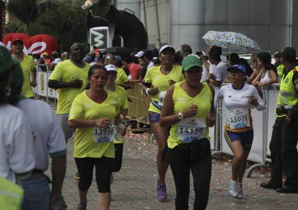 Esteban Jaramillo y Sebastián Salazar - Más de 10 mil competidores se dieron cita en esta histórica cita deportiva que se corría en las modalidades de 5, 10, 21 y 42 kilómetros.