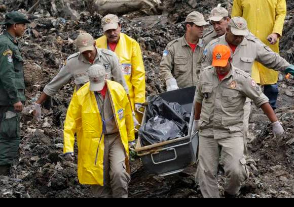 Reuters - La cifra oficial de cad&#225;veres por la temporada de lluvias fue de 827 muertos, una cantidad inaceptable para una naci&#243;n considerada potencia.