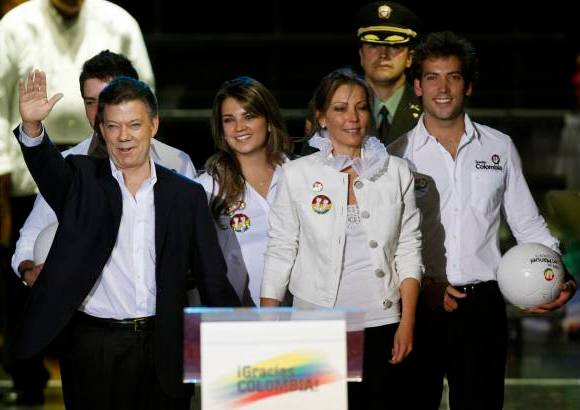 AP - El presidente electo de Colombia, Juan Manuel Santos, dijo que a las Farc y a los violentos se les agotó su tiempo.