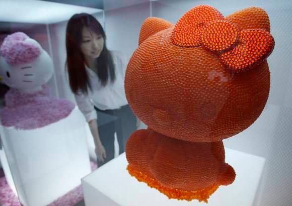 Reuters - Hello Kitty, una de las muñecas más populares del mundo, fue creada por la firma Sanrio en 1974.