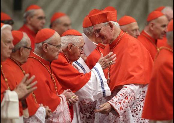 Foto Reuters - Los nuevos cardenales, de edades comprendidas entre los 53 y 72 años, son de Estados Unidos, India, Nigeria, Filipinas, Líbano y Colombia, y la decisión de no elegir a italianos o europeos parecía un intento de contrarrestar las críticas de que en el pasado había descuidado las necesidades del mundo en desarrollo.