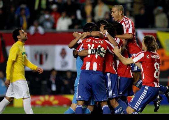 Enrique Marcarian, Reuters - El f&#250;tbol brinda sorpresas. Paraguay, que no ha ganado ning&#250;n partido hasta el momento, est&#225; en semifinales por encima de los l&#237;deres de primera ronda.