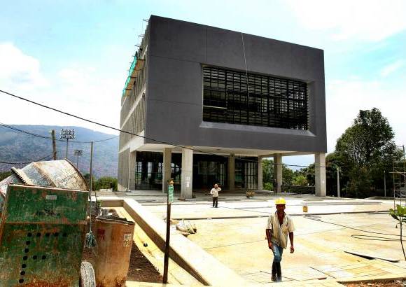 Foto Juan Antonio S&#225;nchez - Avance de las obras de la fachada del parque Biblioteca Doce de Octubre.