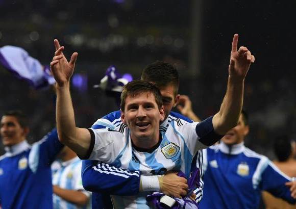FOTO AFP - Por tercera vez en la historia habr&#225; final entre la albiceleste y los alemanes, con un t&#237;tulo por lado. La &#250;ltima final de Argentina justamente fue ante los germanos. R&#237;o de Janeiro ser&#225; el privilegiado escenario de un hist&#243;rico desempate entre dos potencias del f&#250;tbol mundial.