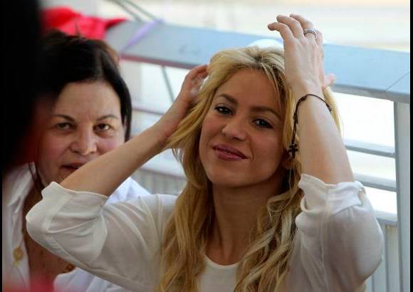 Reuters - Shakira pronunci&#243; un shalom (hola, en hebreo) y subray&#243; que ha querido acudir al colegio donde se imparte una educaci&#243;n biling&#252;e y binacional por la importancia que tiene para la convivencia entre los pueblos.