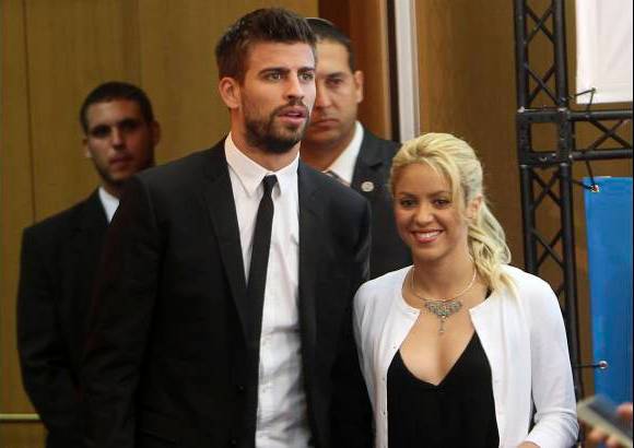 Reuters - Me gustar&#237;a un mundo que funcionara como un equipo, tal y como el Bar&#231;a lo hace. De esta manera podremos ganar el partido contra la discriminaci&#243;n, dijo mientras su novio, el futbolista cul&#233; Gerard Piqu&#233; observaba desde la primera fila.