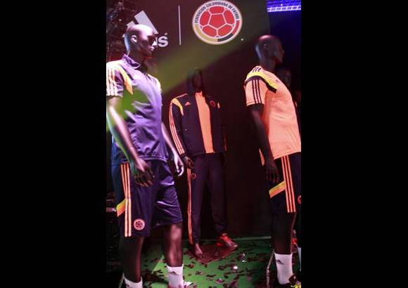 COLPRENSA - El precio de la nueva camiseta ser&#225; de 169.900 pesos con la tecnolog&#237;a Climacool y de 449.900 pesos con tecnolog&#237;a Adizero.
