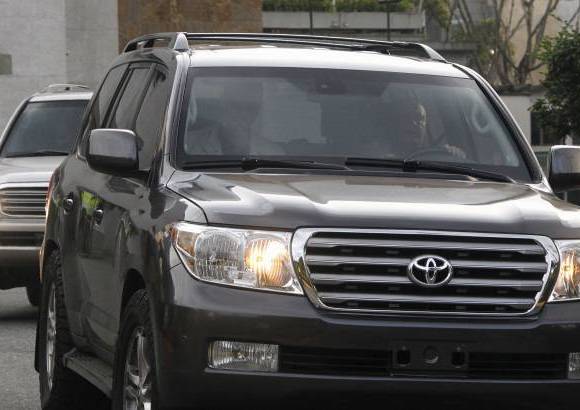 Julio Cesar Herrera - Escoltada por tres camionetas y un Hummer de la Polic&#237;a sali&#243; Madonna rumbo al estadio Atanasio Girardot.
