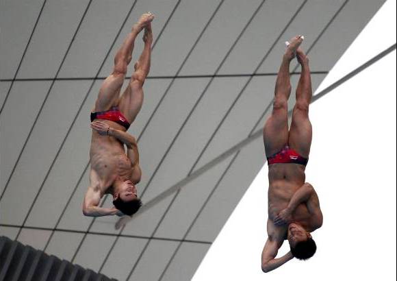 Reuters - Los equipos chino y ruso se reparten todas las medallas de oro en las finales de saltos y nataci&#243;n sincronizada en los Mundiales de Nataci&#243;n de Shangh&#225;i 2011, China.