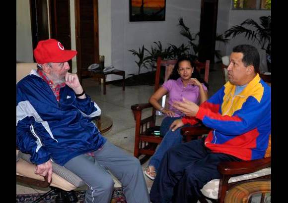 Reuters - Las im&#225;genes captan un encuentro entre Ch&#225;vez con el legendario l&#237;der cubano Fidel Castro el martes en la ma&#241;ana. El ministro de Comunicaci&#243;n e Informaci&#243;n de Venezuela, Andr&#233;s Izarra, afirm&#243; que el encuentro tuvo lugar en Cuba al comienzo del d&#237;a.