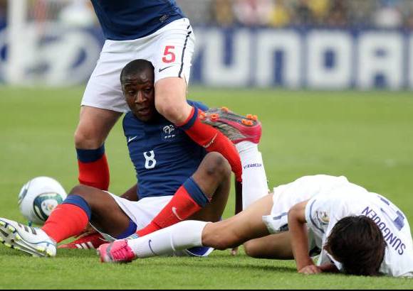 Colprensa - La selecci&#243;n de Francia exhibi&#243; hoy serias dificultades para contener las escaramuzas del rival, que plante&#243; un juego conservador pero punzante en el contragolpe.