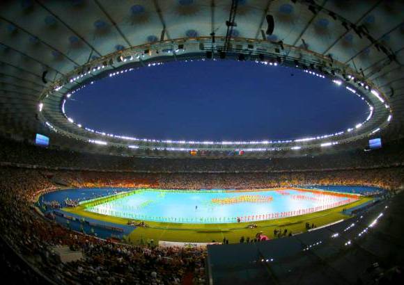 Reuters - La ceremonia de clausura de la Eurocopa 2012 en el estadio Ol&#237;mpico de Kiev, un espect&#225;culo colorido inspirado en el f&#250;tbol y en las diecis&#233;is selecciones participantes en el torneo.