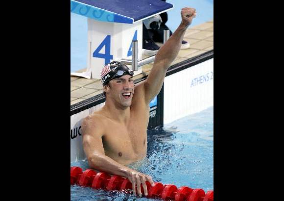 AP - Los Juegos Ol&#237;mpicos de Atenas 2004 le entregaron seis medallas de oro y otras dos m&#225;s de bronce. Empezaba a nacer el mito.