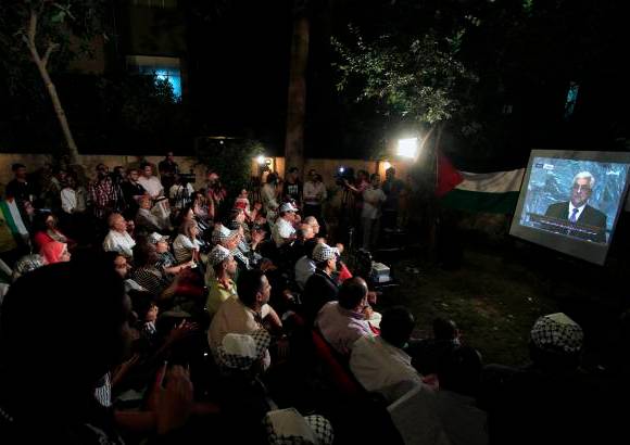 AP - Las palabras del presidente, levantaron ovaciones cuando dijo que &quot;tras 63 a&#241;os de una Nakba (cat&#225;strofe) continua, basta ya&quot; o afirm&#243; que &quot;Palestina est&#225; renaciendo en la libertad y la independencia&quot;.