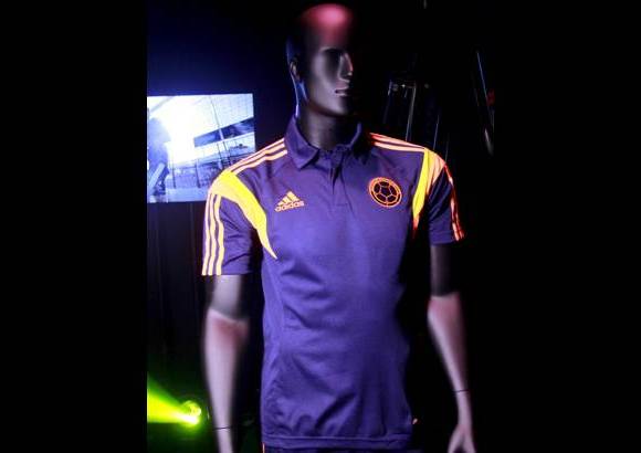 COLPRENSA - Desde este viernes 8 de noviembre los diferentes dise&#241;os de la nueva camiseta de la selecci&#243;n estar&#225;n en todas las tiendas Adidas del pa&#237;s.