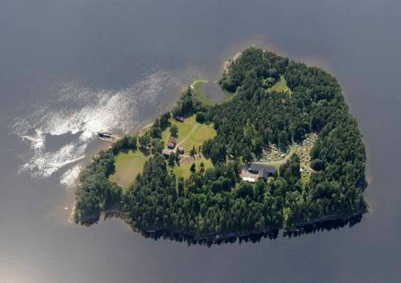 AP - Noruega tambi&#233;n sufri&#243; con un tiroteo en un campamento de juventudes socialdem&#243;cratas (UAF) en la isla de Ut&#248;ya, cercana a la capital, donde hubo por lo menos cuatro muertos.
