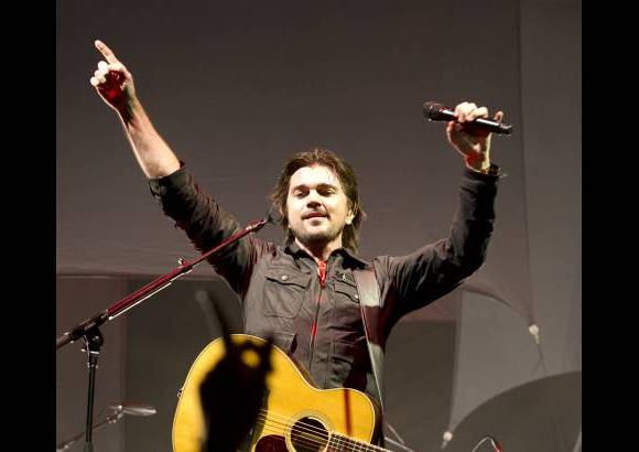 Foto Edwin Bustamante - Juanes emocion&#243; al p&#250;blico de Medell&#237;n con su Unplugged.