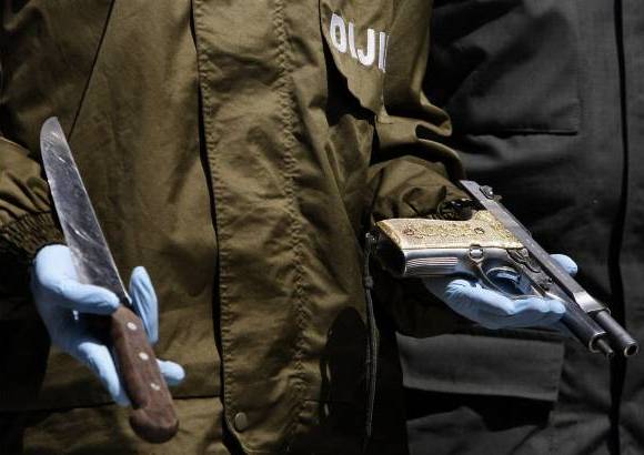 Colprensa - El cuchillo y la pistola de Pedro Oliverio Guerrero Castillo fueron encontrados al lado de su cad&#225;ver.
