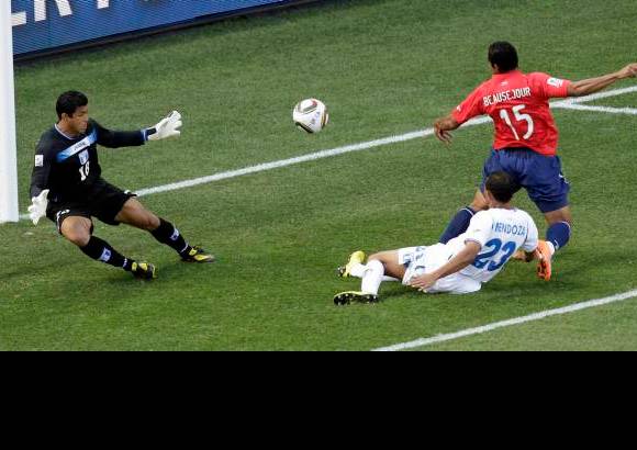 AP - Honduras no pudo repetir, al caer por 0-1 ante Chile en el estreno de ambas selecciones en el Grupo H, el buen debut que fue su empate a un gol con los anfitriones en España-82, su primer Mundial.