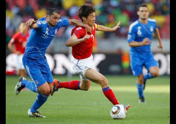 Reuters - La inusual pasividad de Park Ji-sung en la primera mitad cambi&#243; tras el descanso y fue as&#237; como en el minuto 52 marc&#243; el segundo gol de su selecci&#243;n.