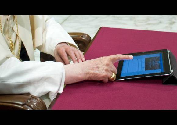 REUTERS - El 12 de diciembre de 2012, lanz&#243; su primer tuit en la red Twitter, a trav&#233;s de su cuenta @pontifex_es.