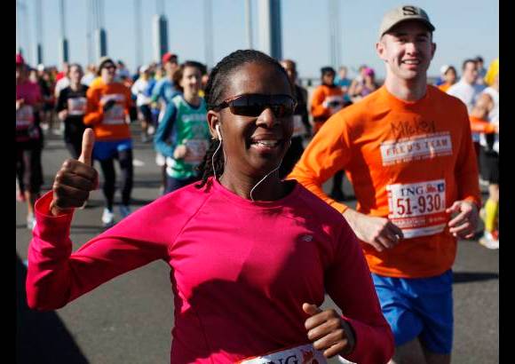Reuters - Dado y Deba se quedaron solas en persecución de Keitany y redujeron la diferencia hasta alcanzarla en el km.39. La keniana quiso volver a escaparse, pero sólo pudo descolgar a Deba. Dado aguantó el pulso y la remató en el penúltimo kilómetro.