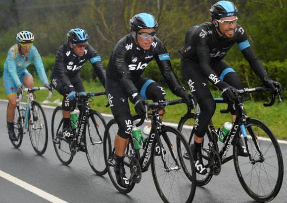 - Los grandes beneficiados en la l&#237;nea de meta de una etapa con cinco puertos puntuables fueron el Sky y su l&#237;der Richie Porte.
