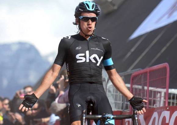 - Mientras Ur&#225;n se esfumaba trat&#243; de despegarse sin &#233;xito Be&#241;at Intxausti y el Ag2r quem&#243; las naves, primero con Pozzovivo, a quien se le peg&#243; Nibali, y luego con Betancur.