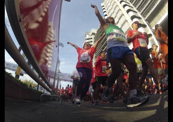 Esteban Jaramillo y Sebastián Salazar - Más de 10 mil competidores se dieron cita en esta histórica cita deportiva que se corría en las modalidades de 5, 10, 21 y 42 kilómetros.