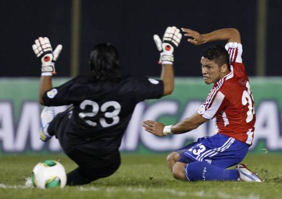 AP - Paraguay goleó 4-0 a su similar de Bolivia.