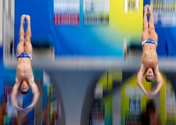 AP - Kristian Ipsen Troy Dumais mostraron por qu&#233; Estados Unidos es potencia en Nataci&#243;n.