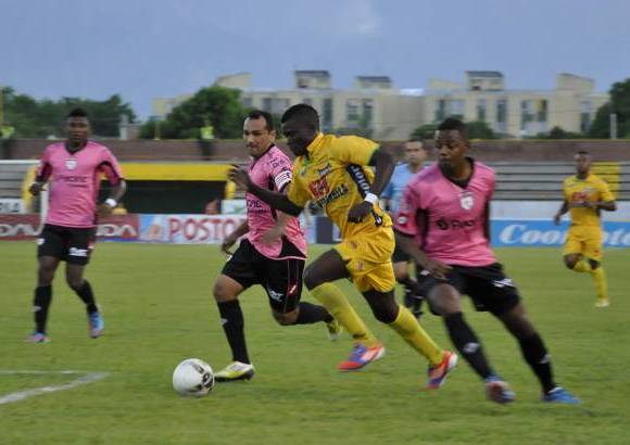 Colprensa - El Atl&#233;tico Huila salv&#243; este domingo el empate 1-1 frente al Real Cartagena en condici&#243;n de local.