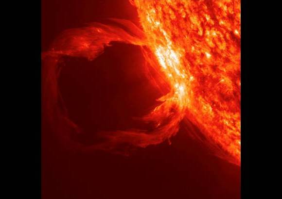AP - Algunas im&#225;genes muestran detalles hasta ahora nunca vistos del material expulsado desde las activas manchas solares.