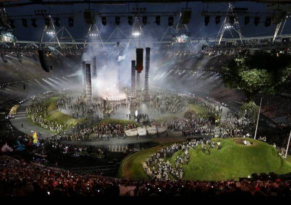 Reuters - Vacas, gansos, cabras y ovejas se hicieron presentes en el Estadio Ol&#237;mpico de Londres.