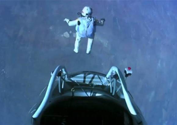 Reuters - El austriaco se lanza al vacío superando una velocidad máxima de 1.342 kilómetros por hora en menos de 40 segundos.