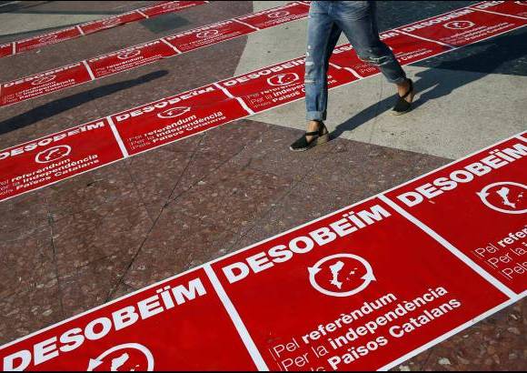 Reuters - Protesta catal&#225;n independentista en la Plaza Catalu&#241;a en Barcelona, Espa&#241;a.