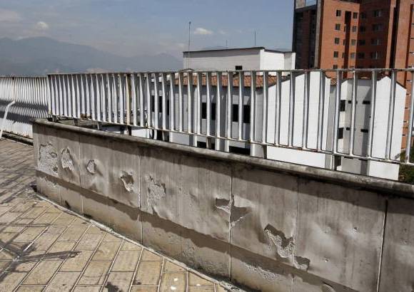 FOTO ARCHIVO EL COLOMBIANO - Entre las excentricidades del extinto capo est&#225; la construcci&#243;n de un edificio de ocho pisos llamado M&#243;naco, en el barrio El Poblado, uno se los sectores m&#225;s exclusivos de la ciudad de Medell&#237;n. En &#233;l habitaba parte de su familia y que sufri&#243; un fuerte atentado con carro bomba por parte del Cartel de Cali, con quien mantuvo una sangrienta guerra.
