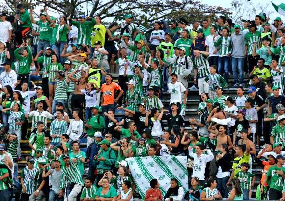 Juan Antonio S&#225;nchez - A pesar de la cantidad de figuras que ofrecieron el espect&#225;culo en el D&#237;a del F&#250;tbol Antioque&#241;o, el p&#250;blico no lleg&#243; en la cantidad esperada. El partido central qued&#243; 3-2 a favor de los dirigidos por Pedro Sarmiento. Envigado e Itag&#252;&#237; empataron 0-0 y la belleza se hizo presente con las Diosas del F&#250;tbol, que participaron de la previa de los encuentros. El dinero recaudado se destinar&#225; a la Unidad de Neonatos del San Vicente de Paul.
