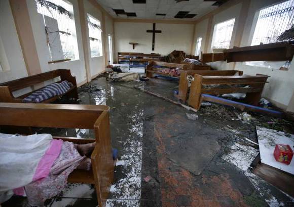 AP - Se cree que Haiyan es uno de los tifones más intensos que ha tocado tierra.