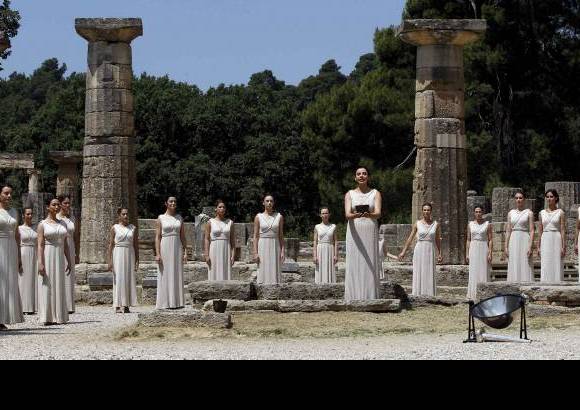 Foto Reuters - El recorrido de este a&#241;o, al contrario de lo sucedido en los Juegos Ol&#237;mpicos de Atenas en 2004 y de Pek&#237;n en 2008, cuando el fuego sagrado recorri&#243; los cinco continentes, se limitar&#225; a Grecia y las islas brit&#225;nicas.