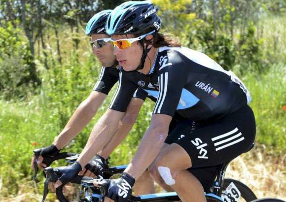 AP - El ciclista antioque&#241;o Rigoberto Ur&#225;n ocup&#243; el cuarto puesto de la cuarta etapa del Giro de Italia y subi&#243; al segundo puesto en la general.